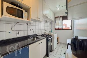 Image 6 - 896279