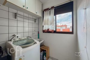 Image 8 - 896279