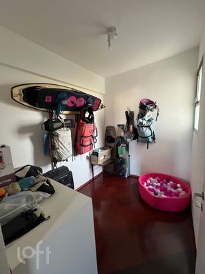Image 21 - 896284