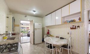 Image 34 - 896291