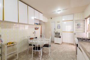 Image 30 - 896291