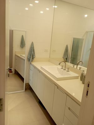 Image 13 - 896293