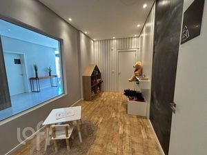 Image 5 - 896296