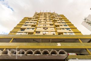Image 17 - 896306