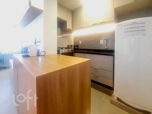 Image 4 - 896306