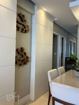 Image 8 - 896357