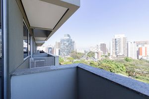 Image 4 - 896365
