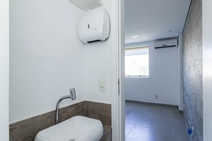 Image 12 - 896365