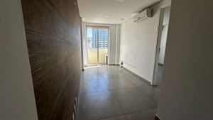 Image 4 - 896365
