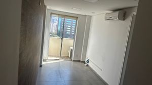 Image 6 - 896365