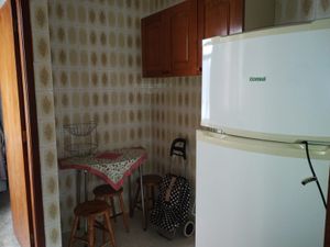 Image 6 - 896368