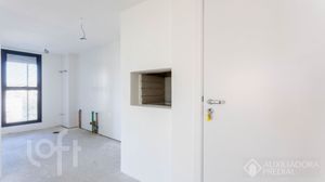 Image 4 - 896373