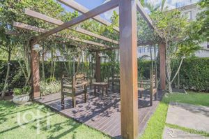 Image 8 - 896395