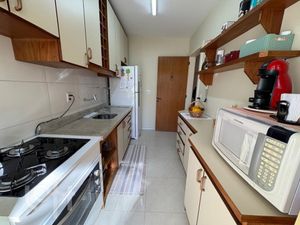 Image 6 - 896398