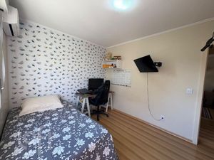 Image 9 - 896398