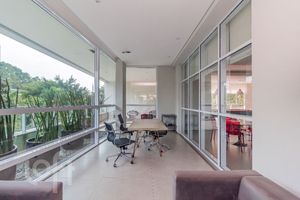 Image 34 - 896401