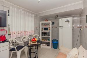 Image 16 - 896402