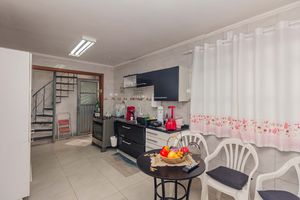 Image 18 - 896402