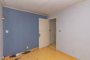 Image 28 - 896402