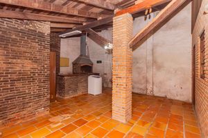 Image 41 - 896402