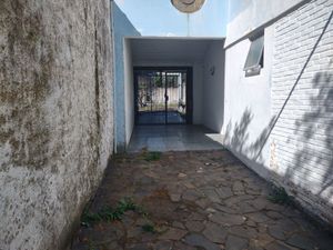 Image 9 - 896402
