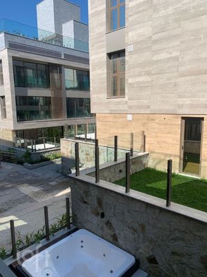 Image 15 - 896421