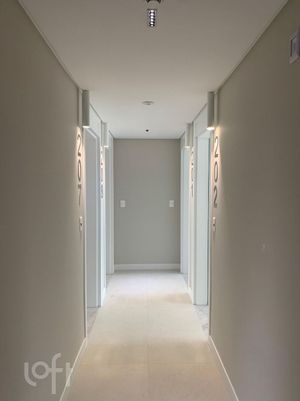 Image 6 - 896421