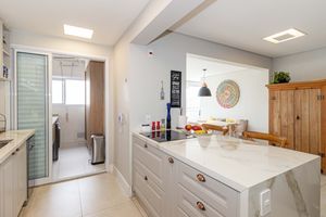Image 34 - 896429