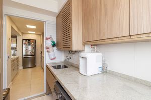 Image 32 - 896429