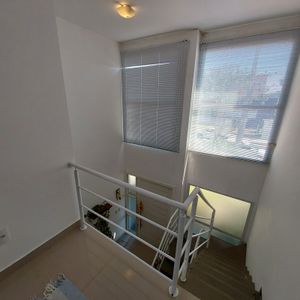 Image 17 - 896449