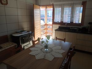 Image 10 - 896450