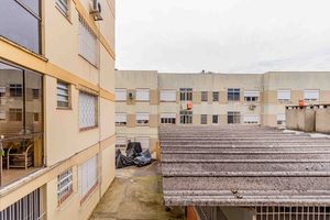 Image 4 - 896452