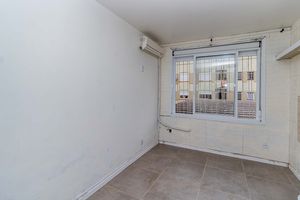 Image 9 - 896452