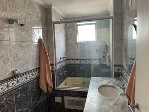 Image 12 - 896460