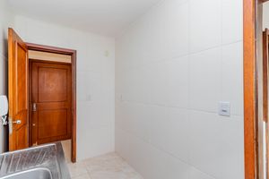 Image 19 - 896461