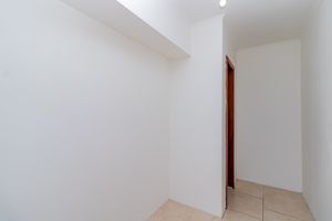 Image 22 - 896461