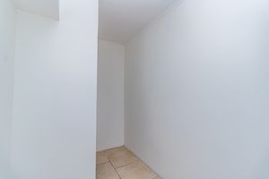 Image 23 - 896461