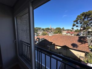 Image 3 - 896463