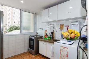 Image 21 - 896470