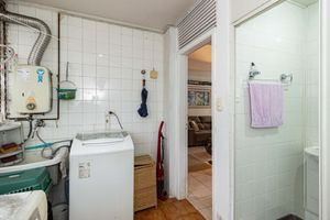 Image 23 - 896470
