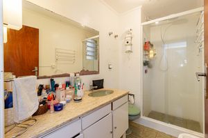 Image 9 - 896470