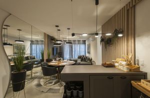 Image 10 - 896476