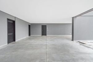Image 17 - 896478
