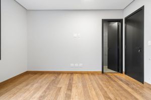 Image 19 - 896478