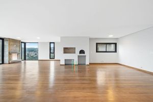 Image 11 - 896478