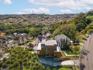 Image 6 - 896478