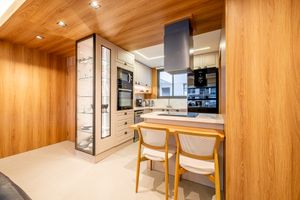 Image 12 - 896483