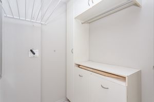Image 18 - 896484