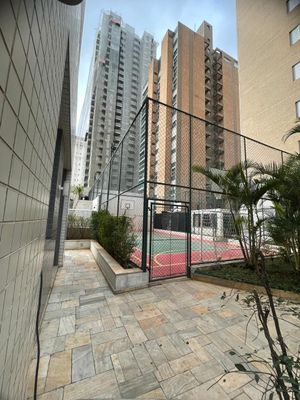 Image 18 - 896499