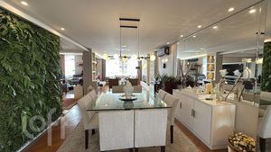 Image 4 - 896512